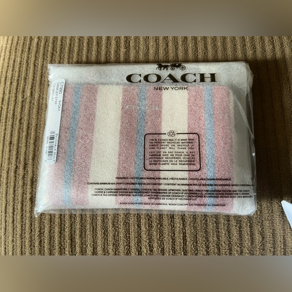 Coach Corner Zip Wristlet With Stripe Print nwt in packaging - Picture 4 of 5